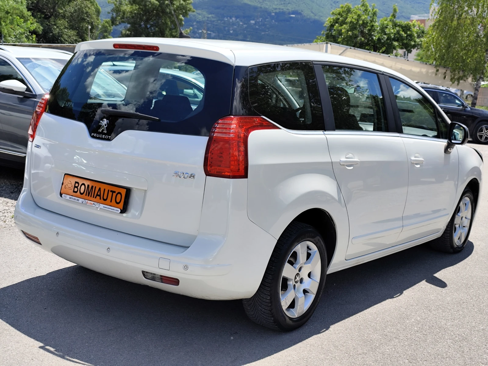 Peugeot 5008 1.6HDi* FACE* АВТОМАТИК* LED* EURO6B* NAVI* , снимка 4 - Автомобили и джипове - 55220606