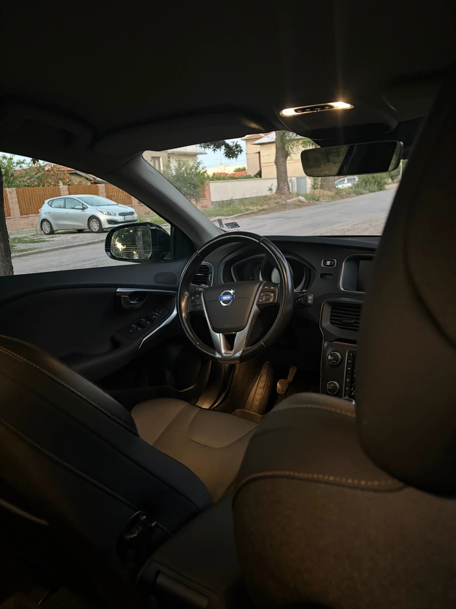 Volvo V40 Cross Country 2000, снимка 2 - Автомобили и джипове - 55480209