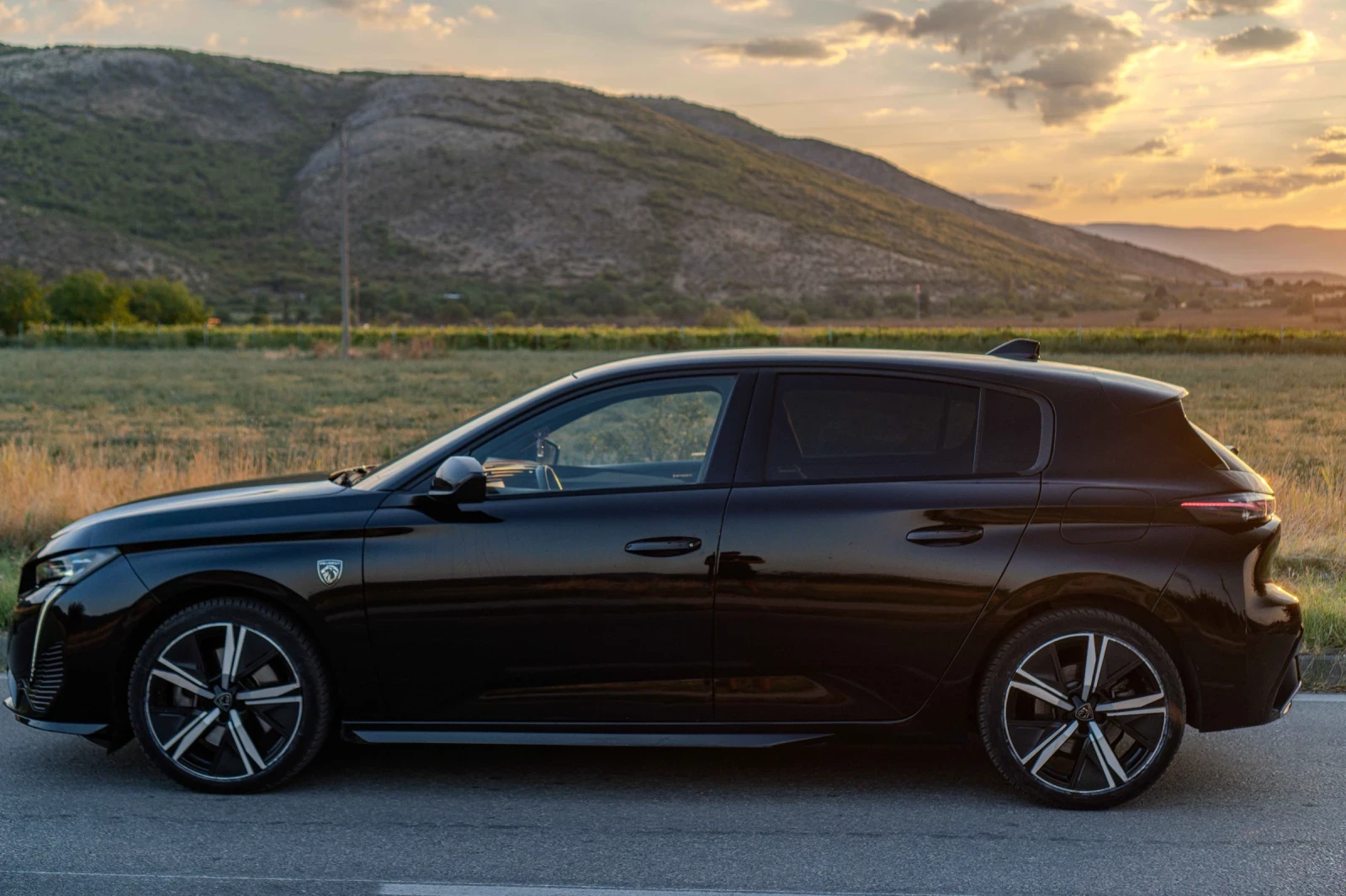 Peugeot 308 1.6 Plug in hybrid GT 100k km сервизна история, снимка 5 - Автомобили и джипове - 55671742