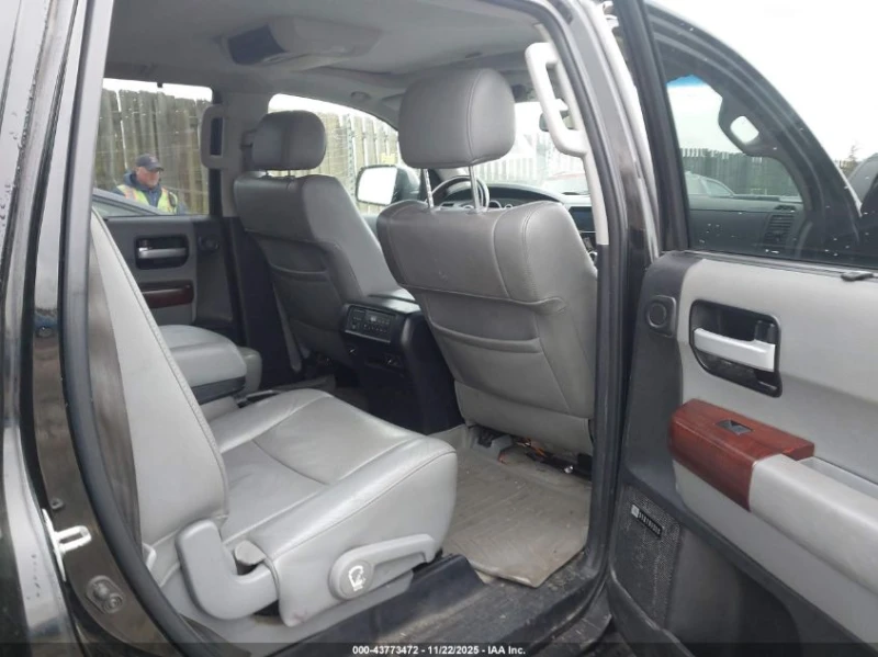 Toyota Sequoia 5.7L V-8 DOHC, VVT, 381HP 4X4 Drive, снимка 13 - Автомобили и джипове - 53054251