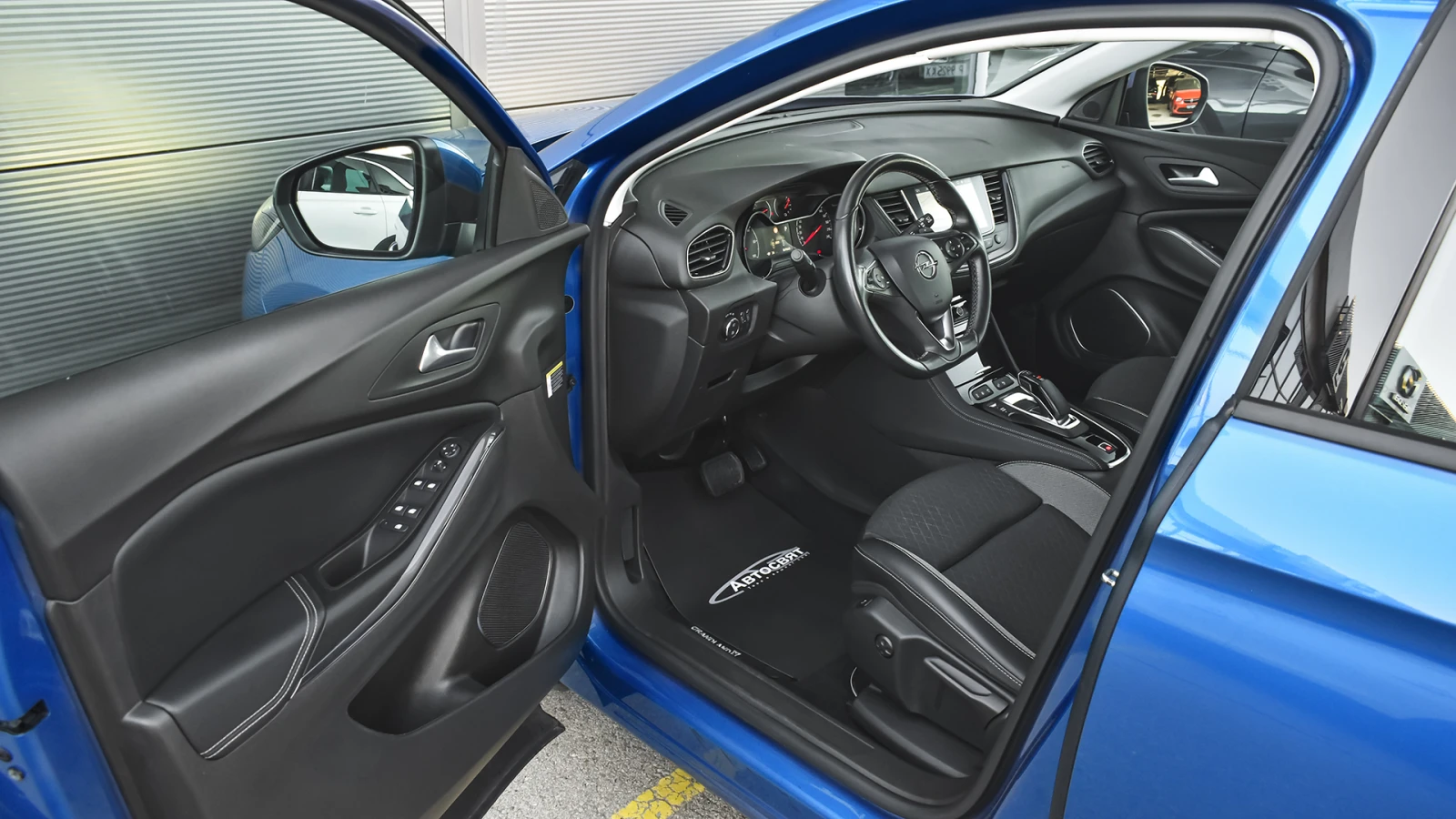 Opel Grandland X 1.6 Turbo Elegance Plug-in Hybrid4 4x4 Automatic - изображение 8