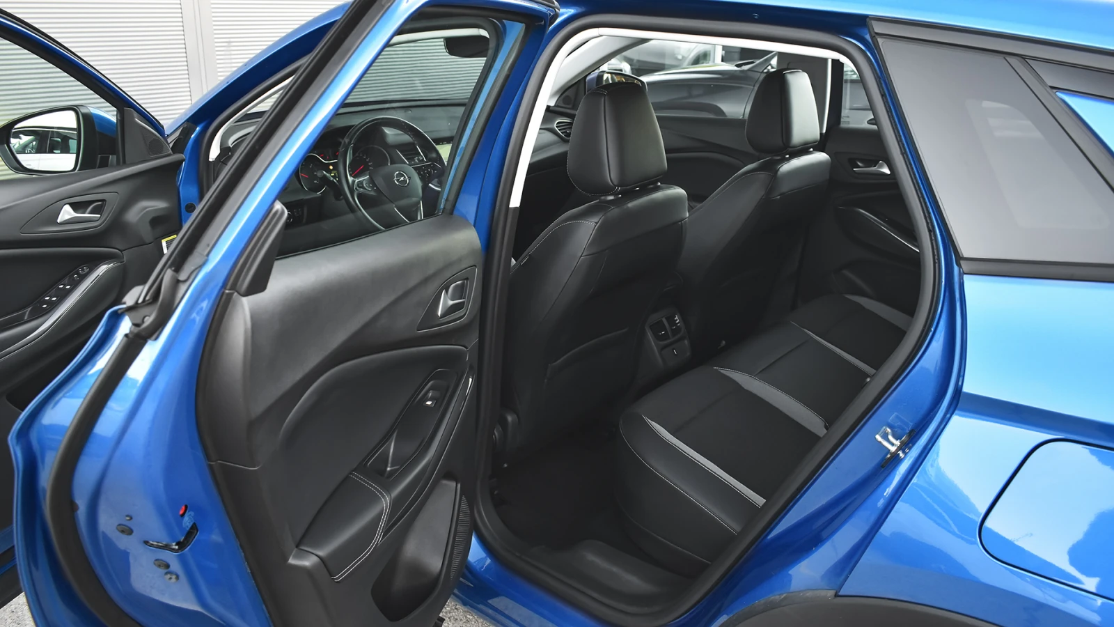 Opel Grandland X 1.6 Turbo Elegance Plug-in Hybrid4 4x4 Automatic - изображение 9