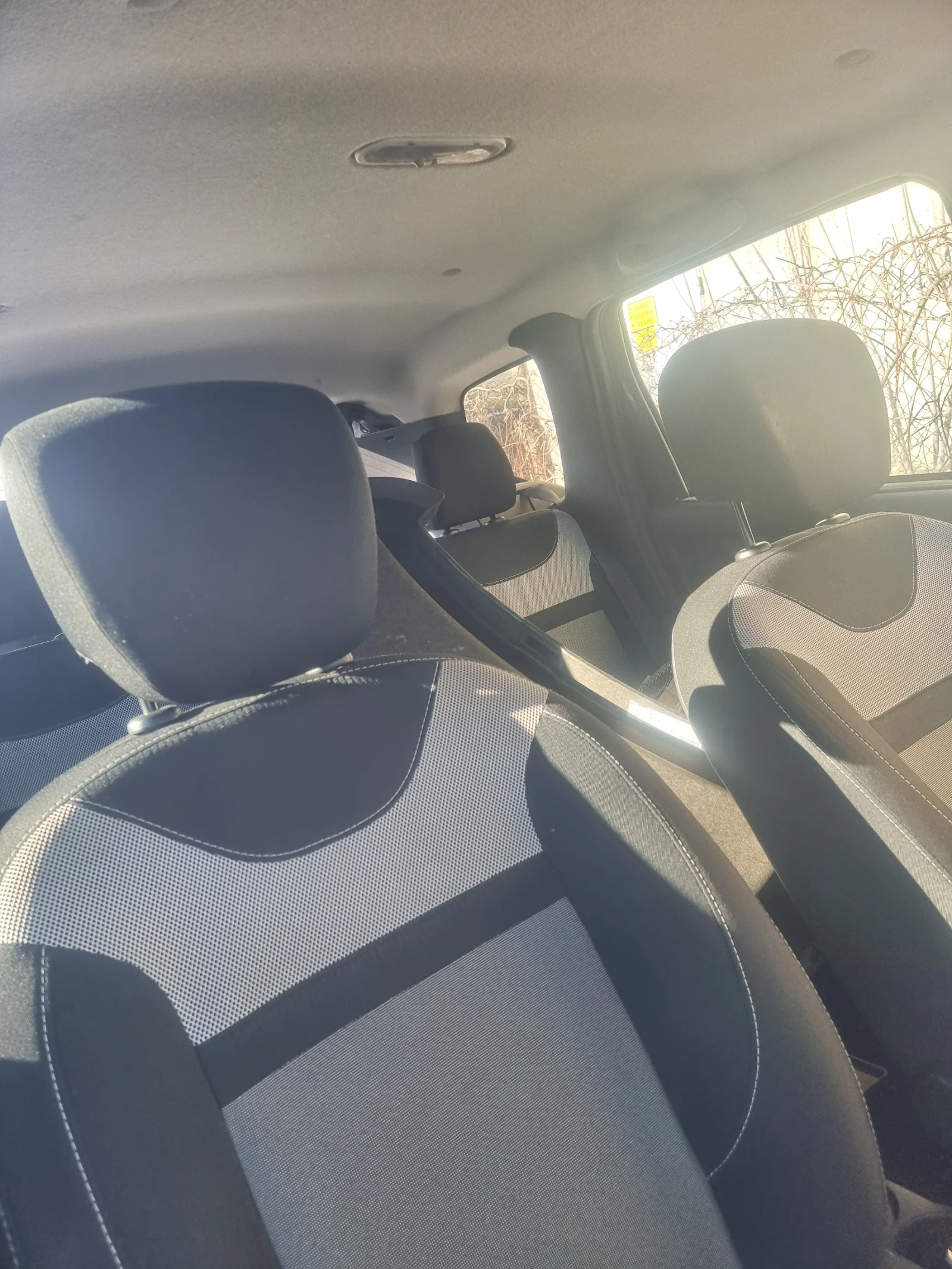 Dacia Duster 1600i 115ks 4x4 - изображение 6