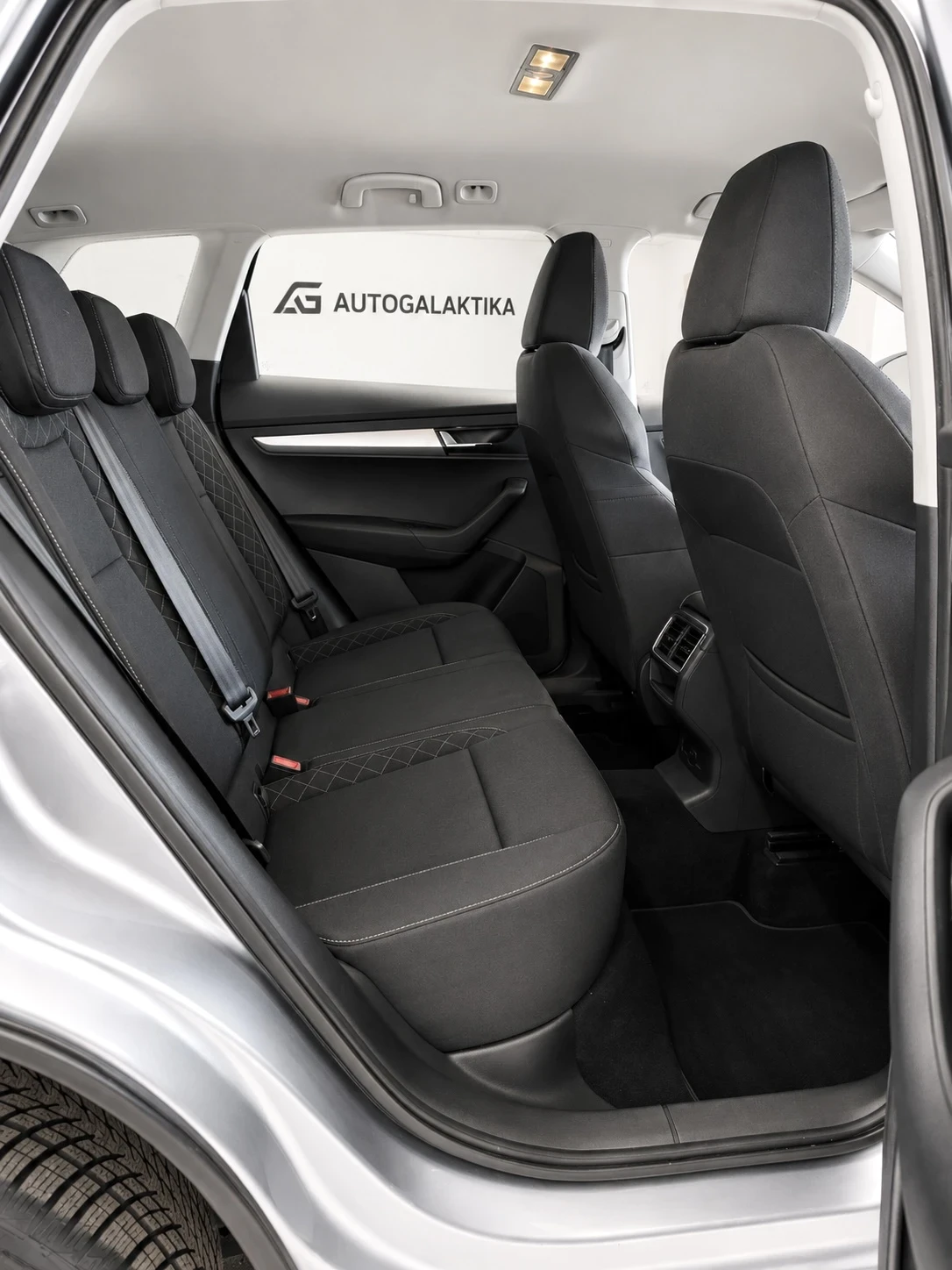 Skoda Karoq 150 к.с. 4x4 DSG ТОП СЪСТОЯНИЕ, снимка 12 - Автомобили и джипове - 54965562