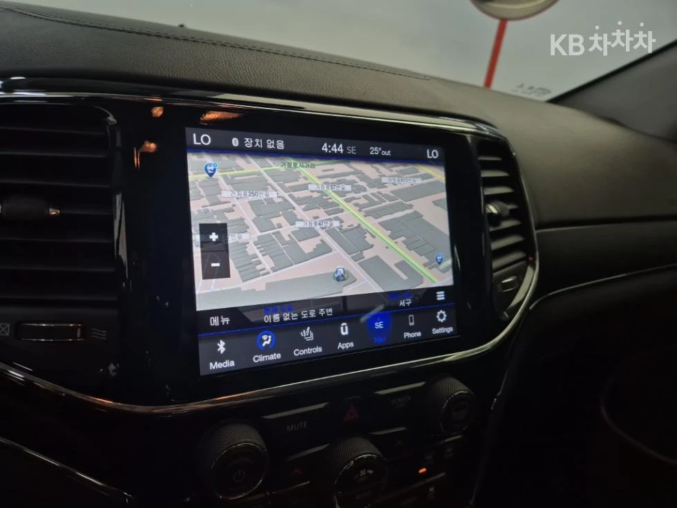 Jeep Grand cherokee 3.6 SUMMIT HARMON KARDON/PANORAMA/360CAM, снимка 13 - Автомобили и джипове - 55407487