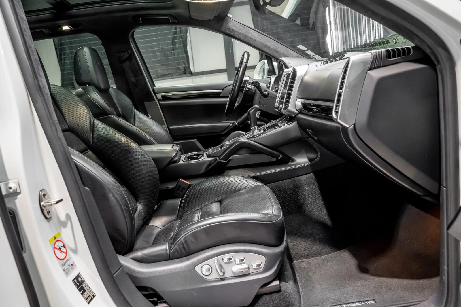 Porsche Cayenne 3.0D/Platinum Edition/GTS Pack/NAPPA, снимка 12 - Автомобили и джипове - 55623927