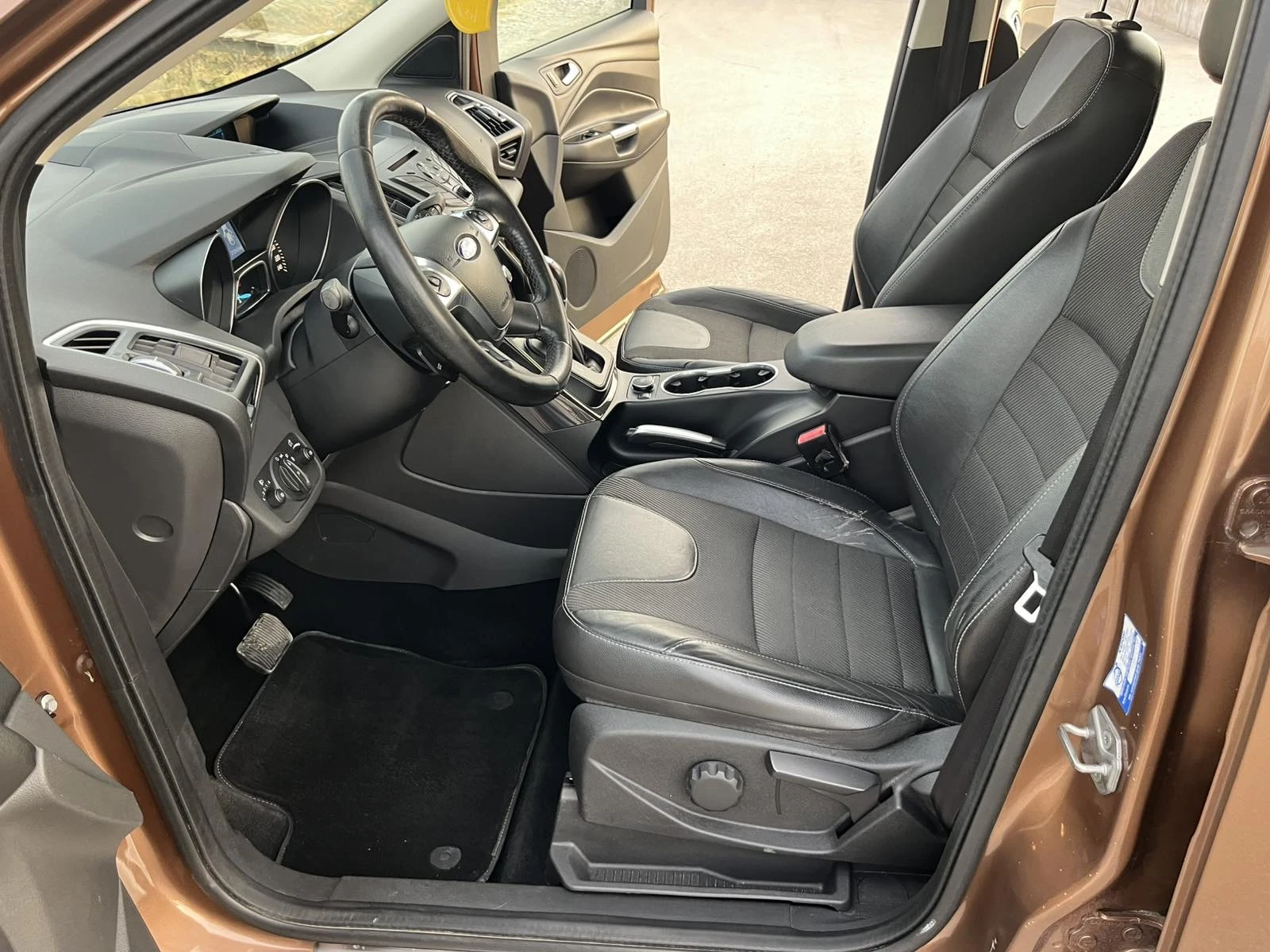 Ford Kuga 2.0d 140кс 4Х4 АВТОМАТ EURO 5В АВТОПИЛОТ, снимка 8 - Автомобили и джипове - 56154949