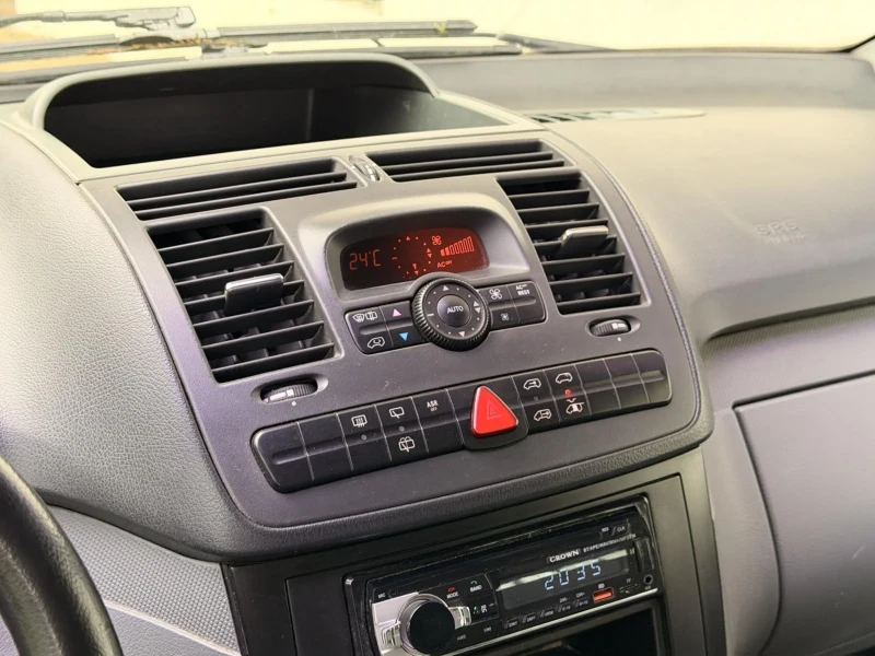 Mercedes-Benz Vito 220CDI / 4-MATIC, снимка 16 - Бусове и автобуси - 53007908