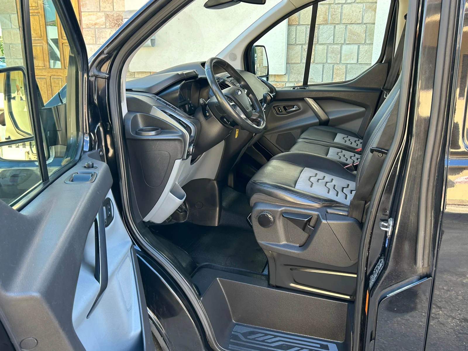 Ford Transit Custom 2.2TDCI 155k.c. КАМЕРА, снимка 9 - Бусове и автобуси - 54916840