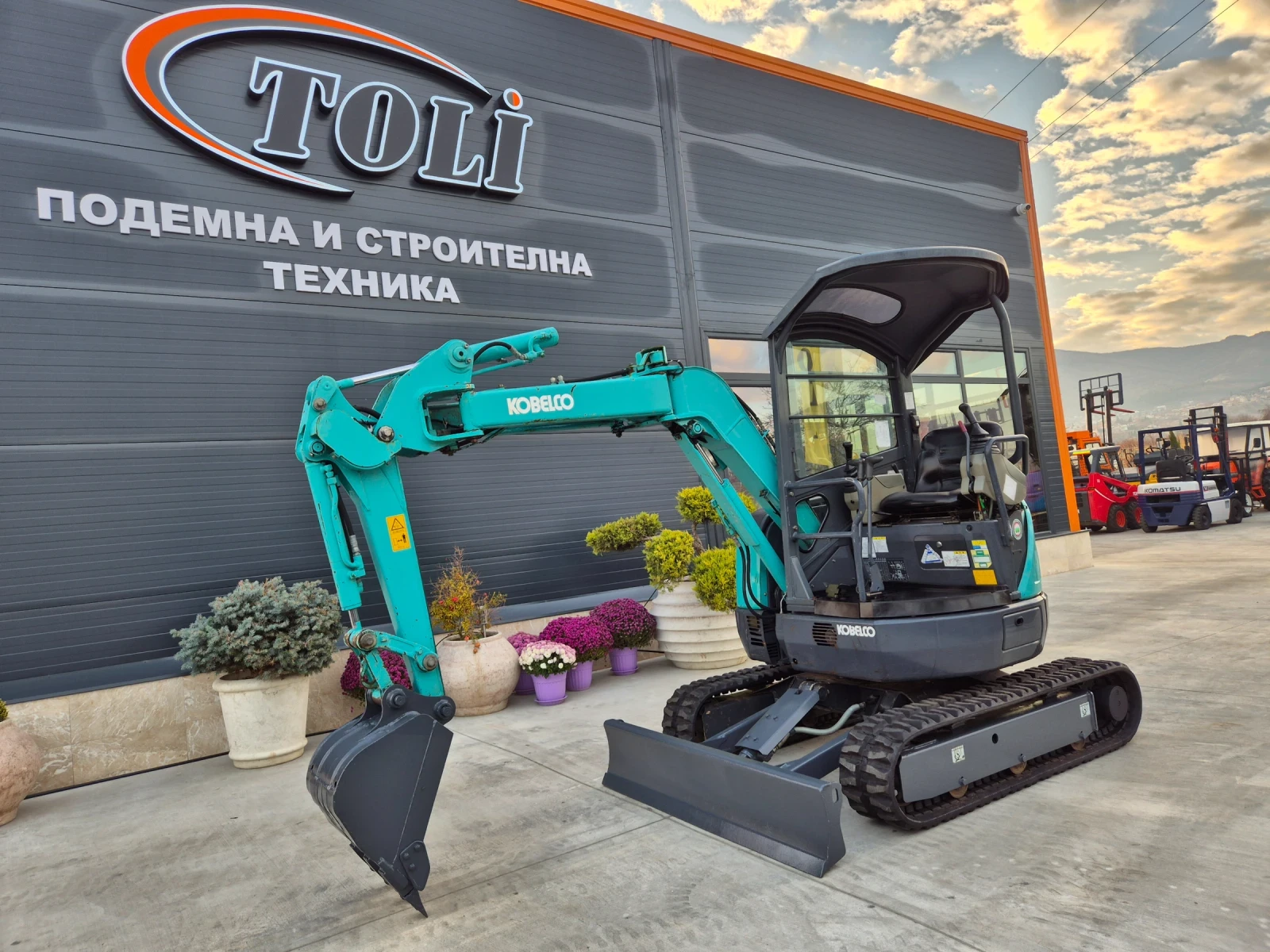 Багер Kobelco 2 тона / НОВИ ВЕРИГИ / ОРИГИНАЛНА БОЯ / КАТО НОВ | Mobile.bg — изображение 1