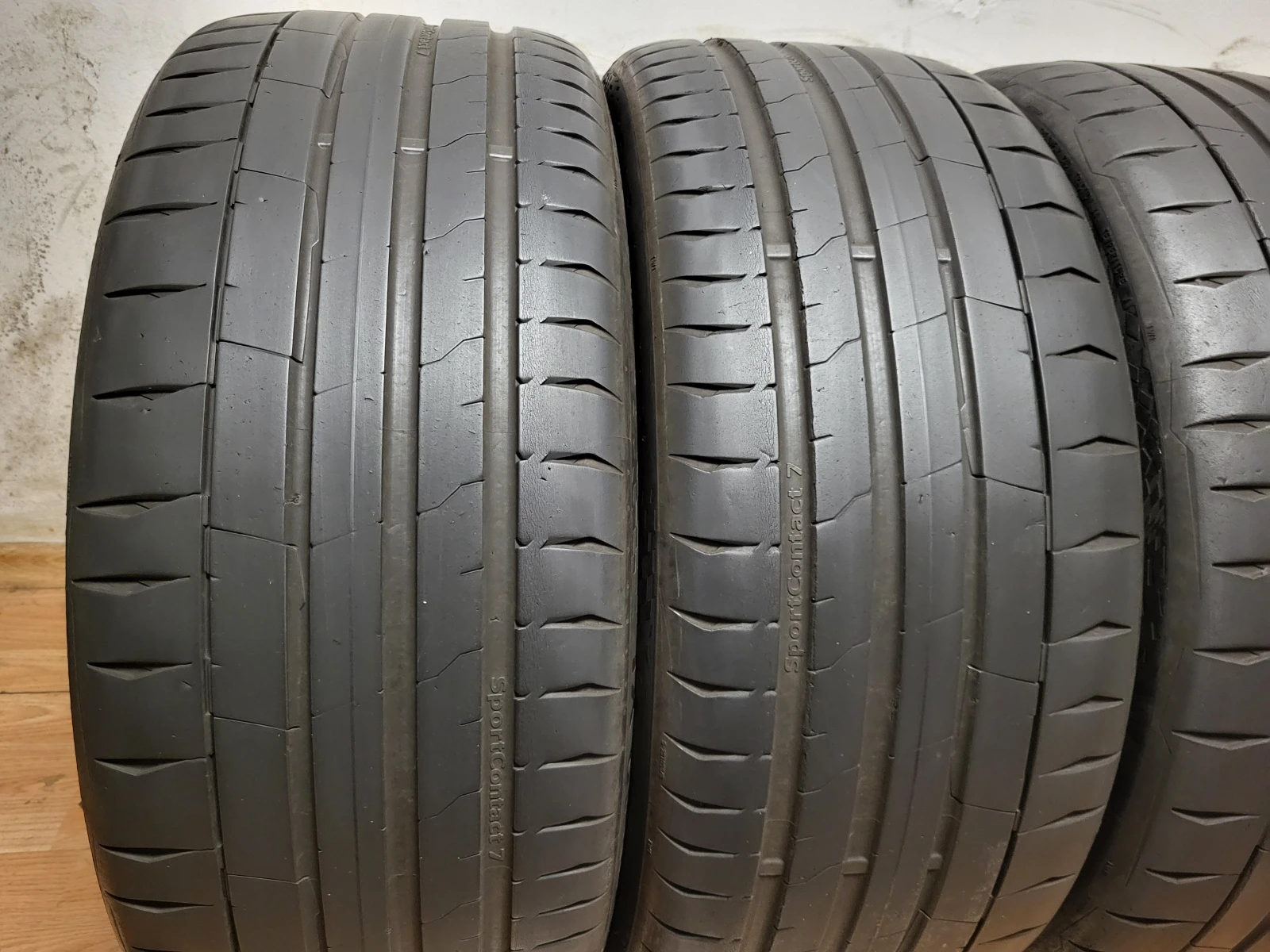 Гуми Летни 245/45R19, снимка 2 - Гуми и джанти - 54626006
