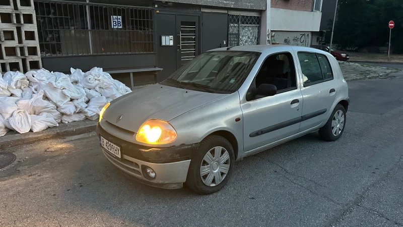 Renault Clio, снимка 9 - Автомобили и джипове - 47341486