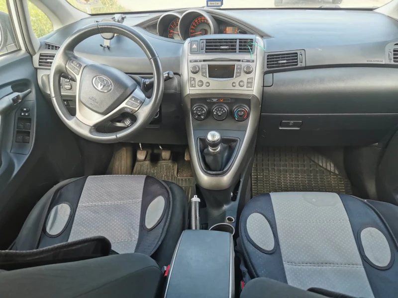 Toyota Verso, снимка 4 - Автомобили и джипове - 47405380