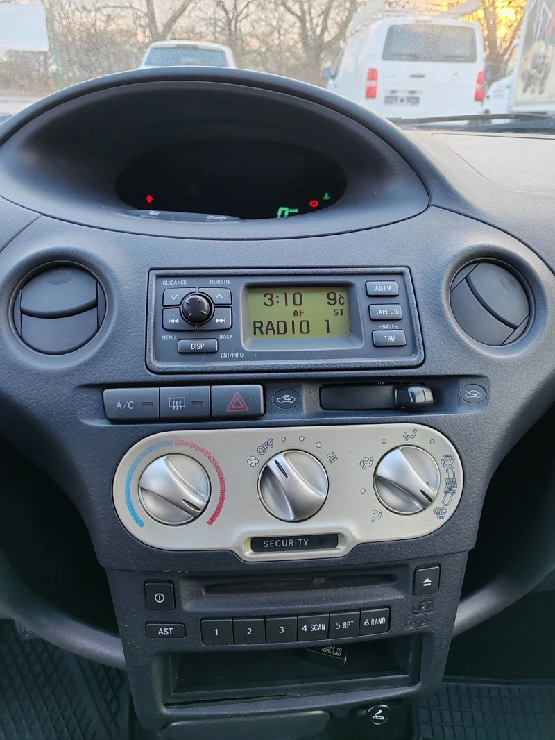 Toyota Yaris 1.4, 75к.с., снимка 8 - Автомобили и джипове - 48146158