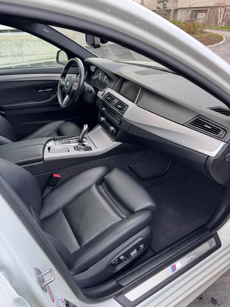 BMW 530 Face M-Pack Shadowline Head up Keyless Panorama, снимка 11 - Автомобили и джипове - 53028584
