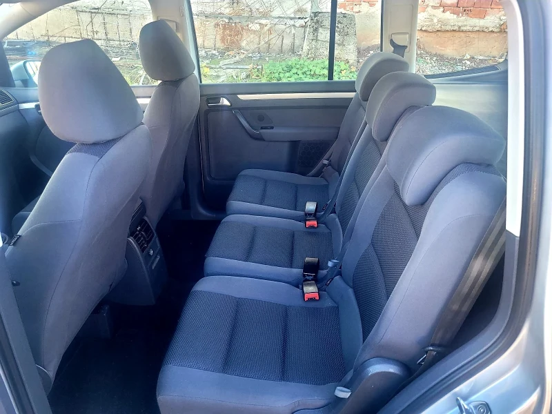 VW Touran 1.6 TDI, снимка 9 - Автомобили и джипове - 53219068