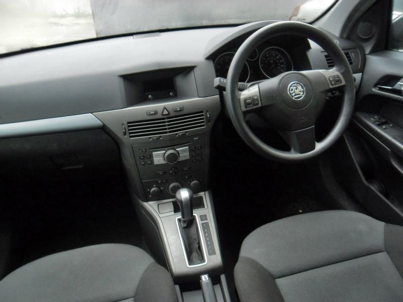 Opel Astra H 1.8i, снимка 6 - Автомобили и джипове - 46428523