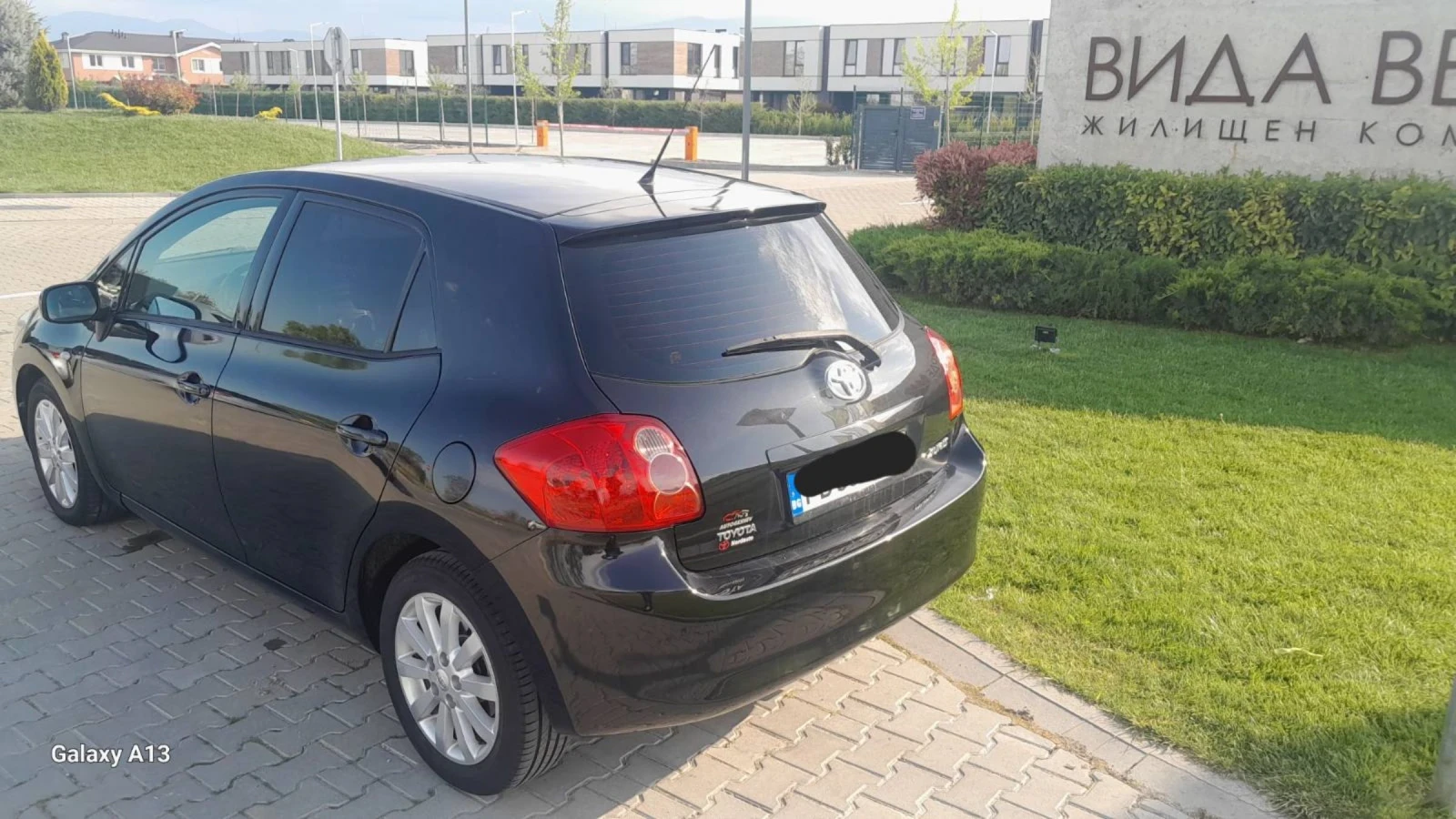 Toyota Auris 1.6 с газ - изображение 5