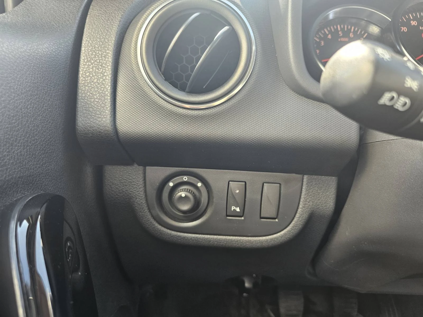Dacia Sandero 1.0 TCe 100 LPG - изображение 10