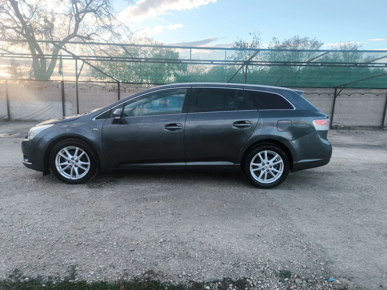 Toyota Avensis 2, 2 D-CAT - изображение 3