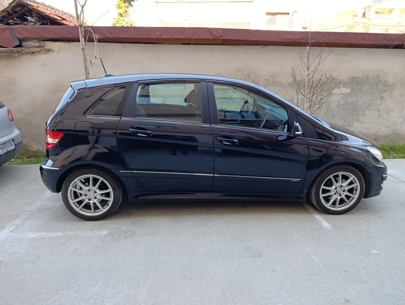 Mercedes-Benz B 180 Регистрирана, снимка 4 - Автомобили и джипове - 53836430