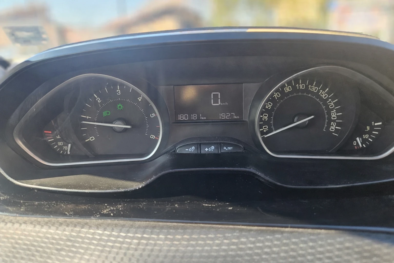 Peugeot 2008 1.6 blueHDI, снимка 7 - Автомобили и джипове - 54108226