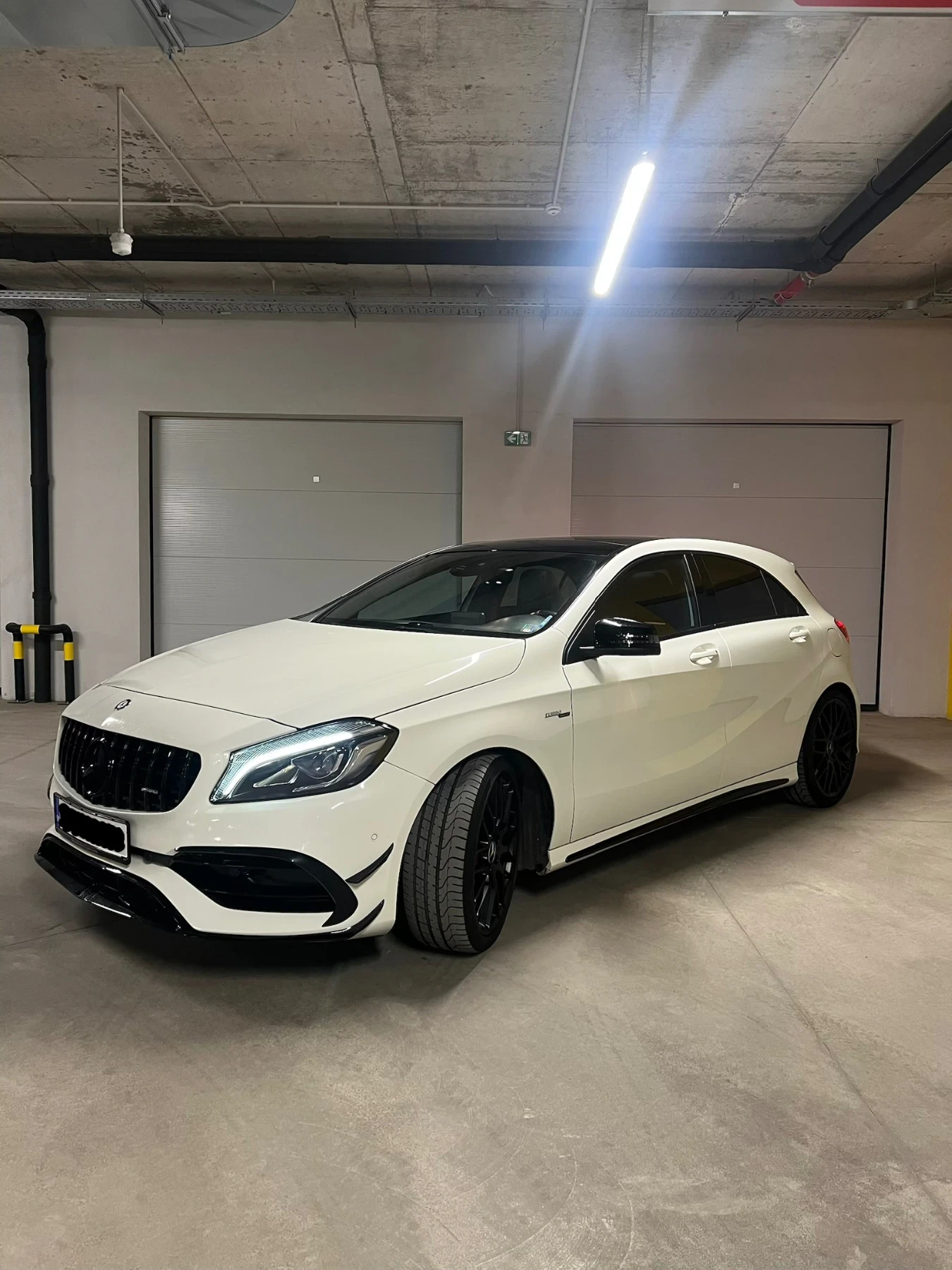 Mercedes-Benz A45 AMG Performance | Night package | Panorama | 57 000km, снимка 2 - Автомобили и джипове - 54776543