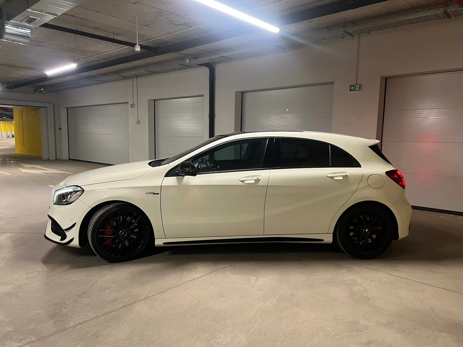 Mercedes-Benz A45 AMG Performance | Night package | Panorama | 57 000km, снимка 3 - Автомобили и джипове - 54776543