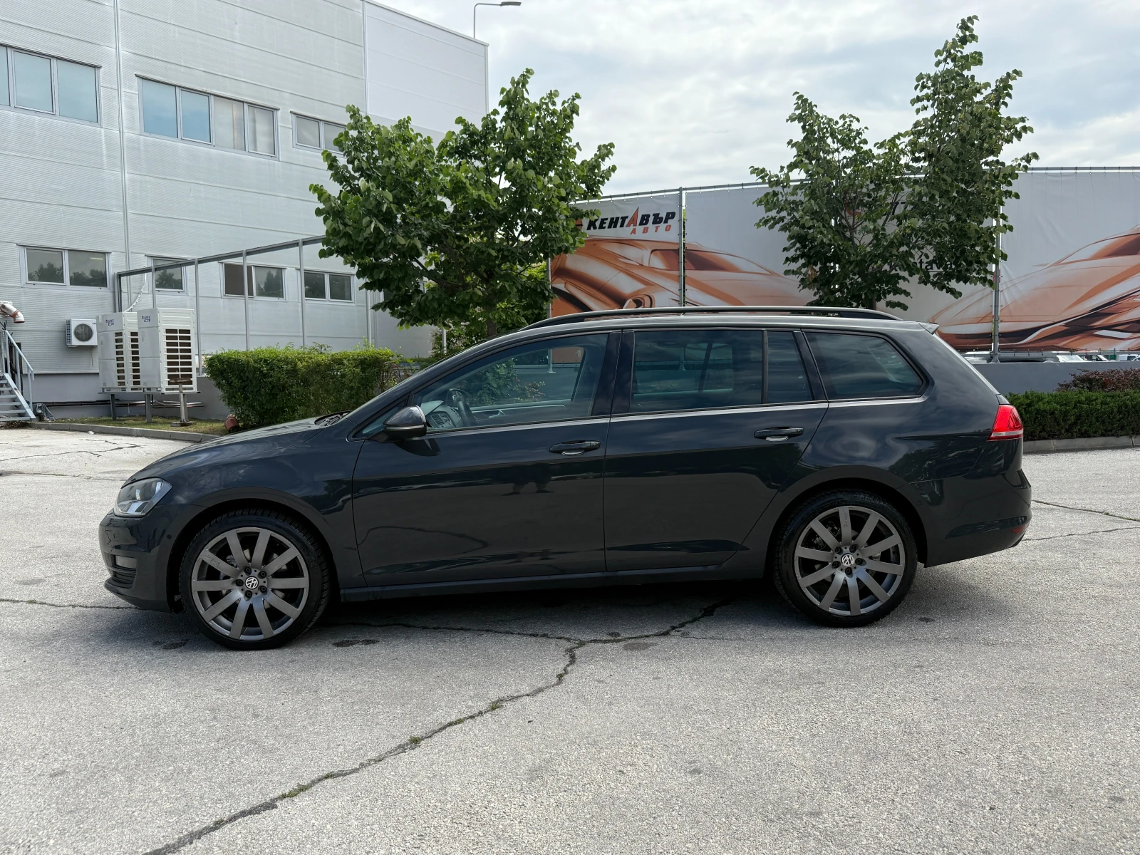 VW Golf 1, 6tdi/Aвтоматик/Нави/ГАРАНЦИЯ, снимка 2 - Автомобили и джипове - 55030770