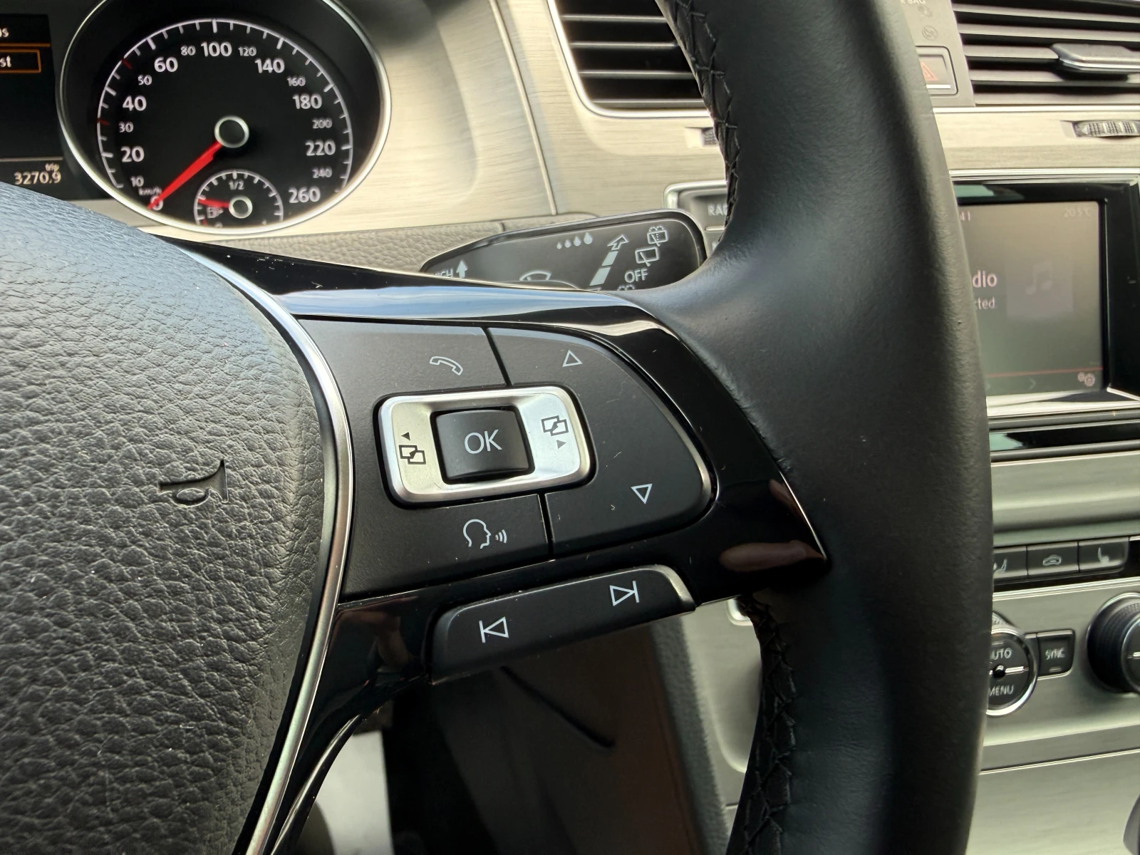 VW Golf 1, 6tdi/Aвтоматик/Нави/ГАРАНЦИЯ, снимка 17 - Автомобили и джипове - 55030770