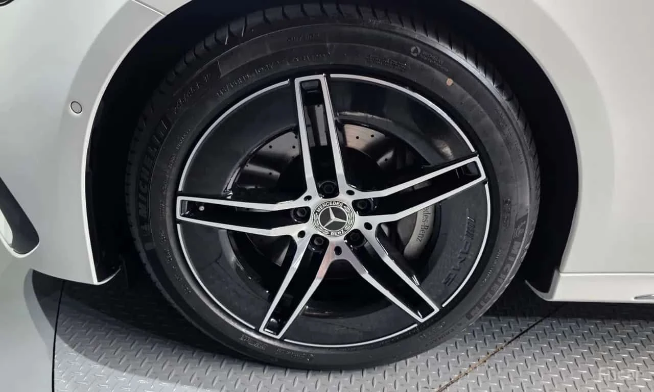 Mercedes-Benz E 300 E300 4MATIC AMG Line, снимка 5 - Автомобили и джипове - 55691176