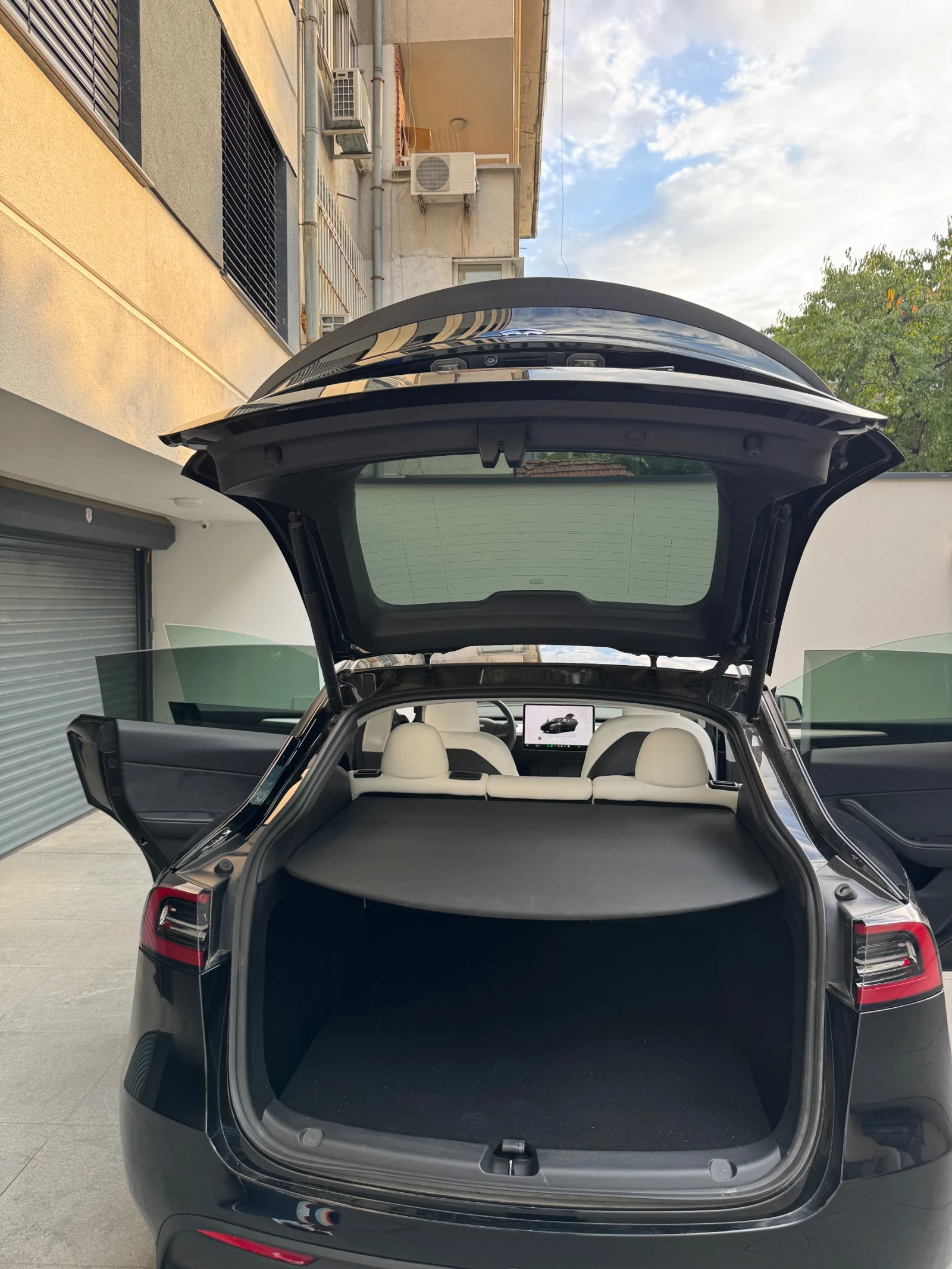 Tesla Model Y Performance Първи собственик Каско, снимка 12 - Автомобили и джипове - 56221995