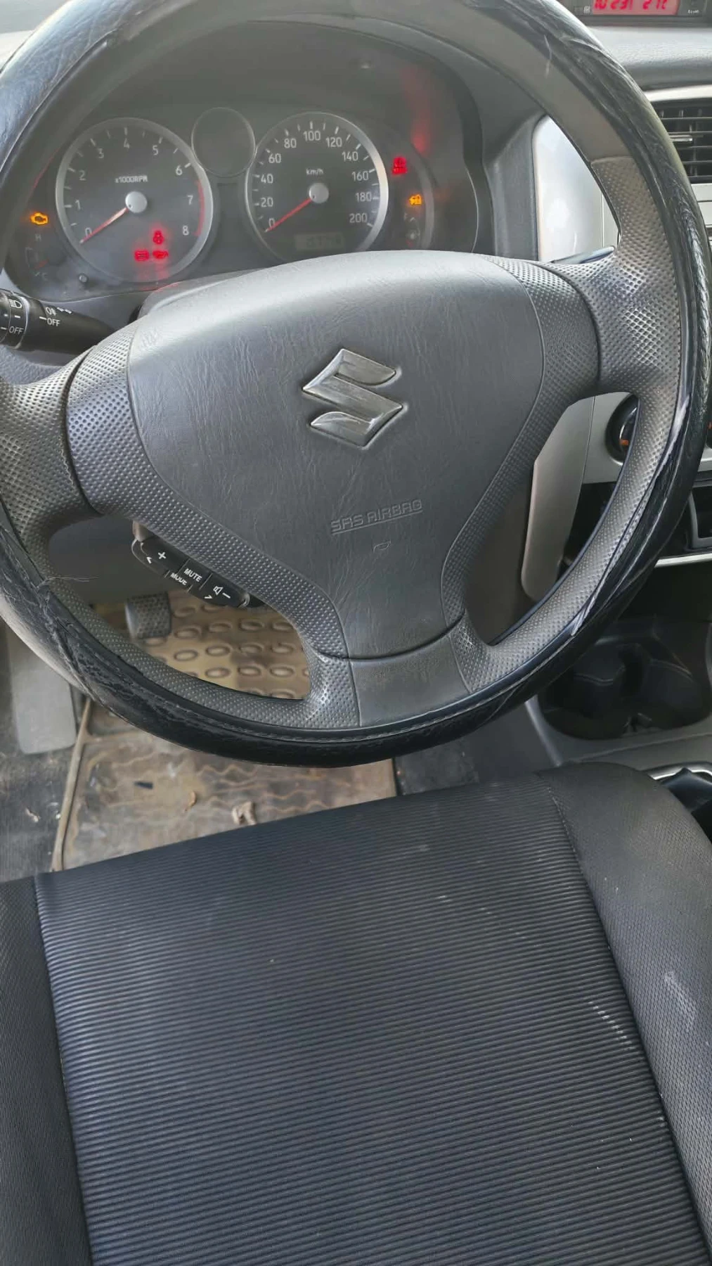 Suzuki Liana 1.6, снимка 3 - Автомобили и джипове - 56627684