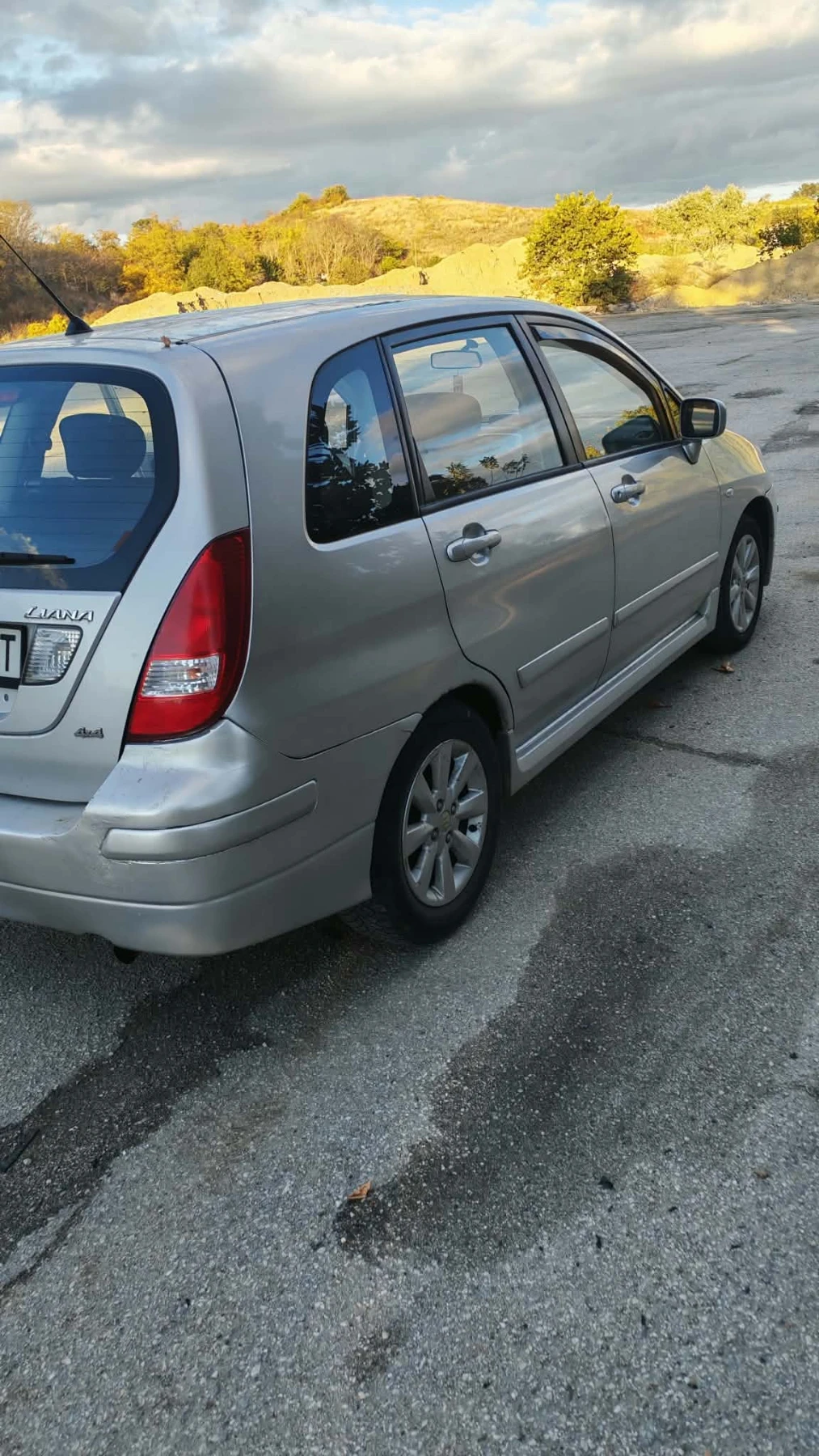 Suzuki Liana 1.6, снимка 12 - Автомобили и джипове - 56627684