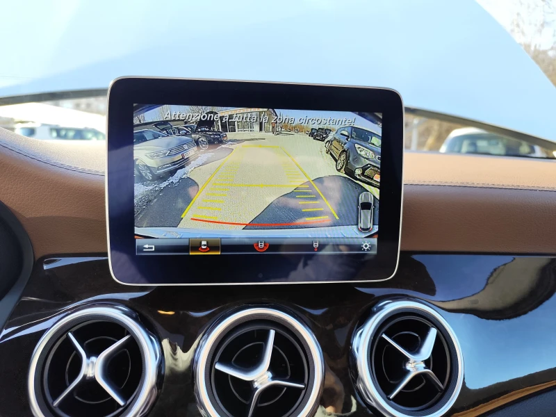 Mercedes-Benz GLA 220 D* 4 MATIC* FACE* LED* XENON* NAVI* АВТОМАТИК* KOЖ, снимка 8 - Автомобили и джипове - 52935618