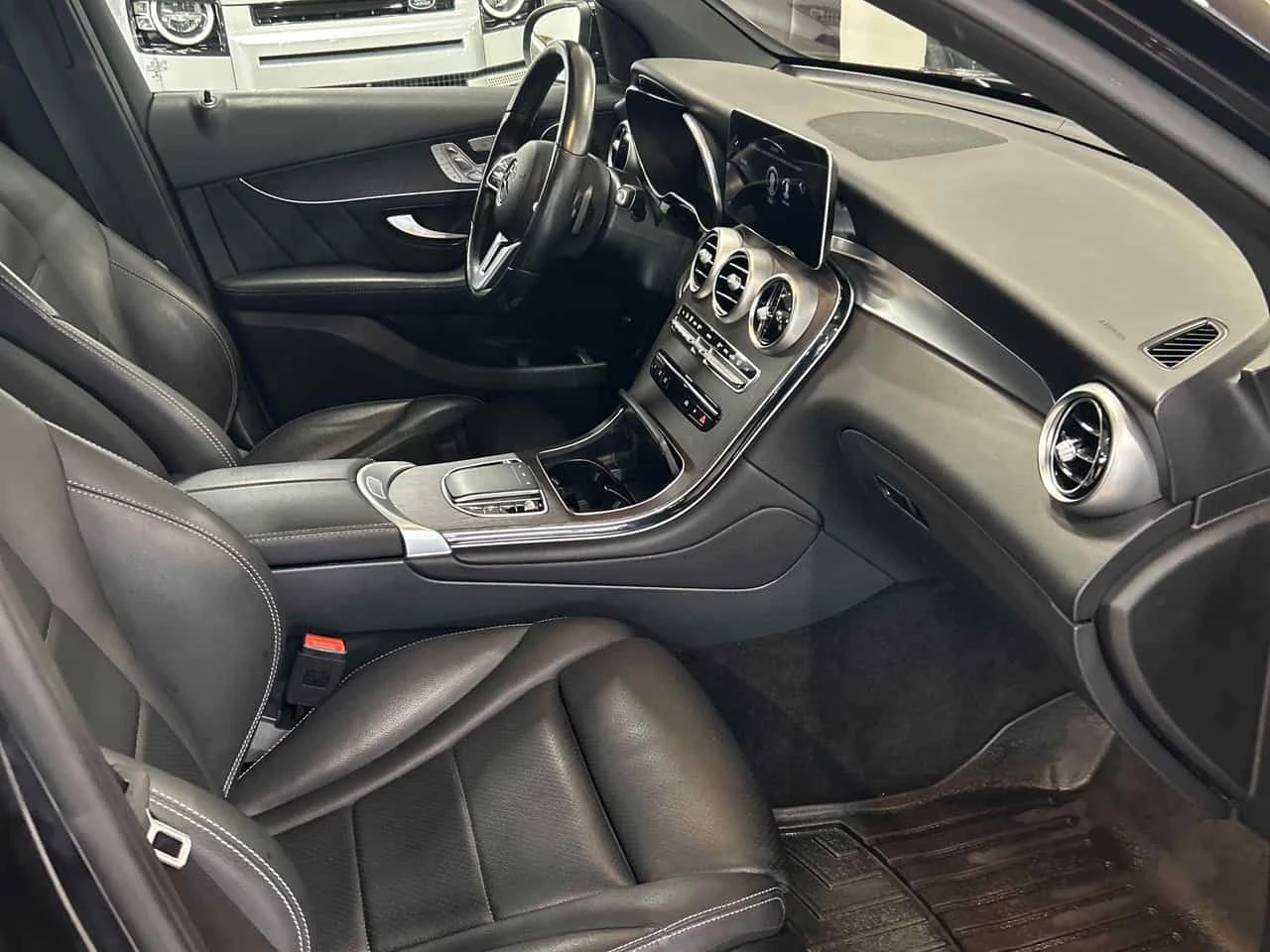 Mercedes-Benz GLC * 300 * CARFAX * ЦЕНА ДО БГ, снимка 16 - Автомобили и джипове - 54113794