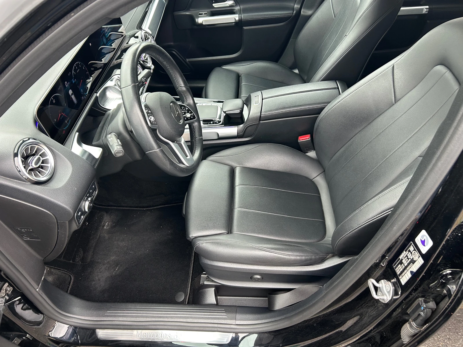 Mercedes-Benz GLB 250 4 MATIC, снимка 8 - Автомобили и джипове - 54750992
