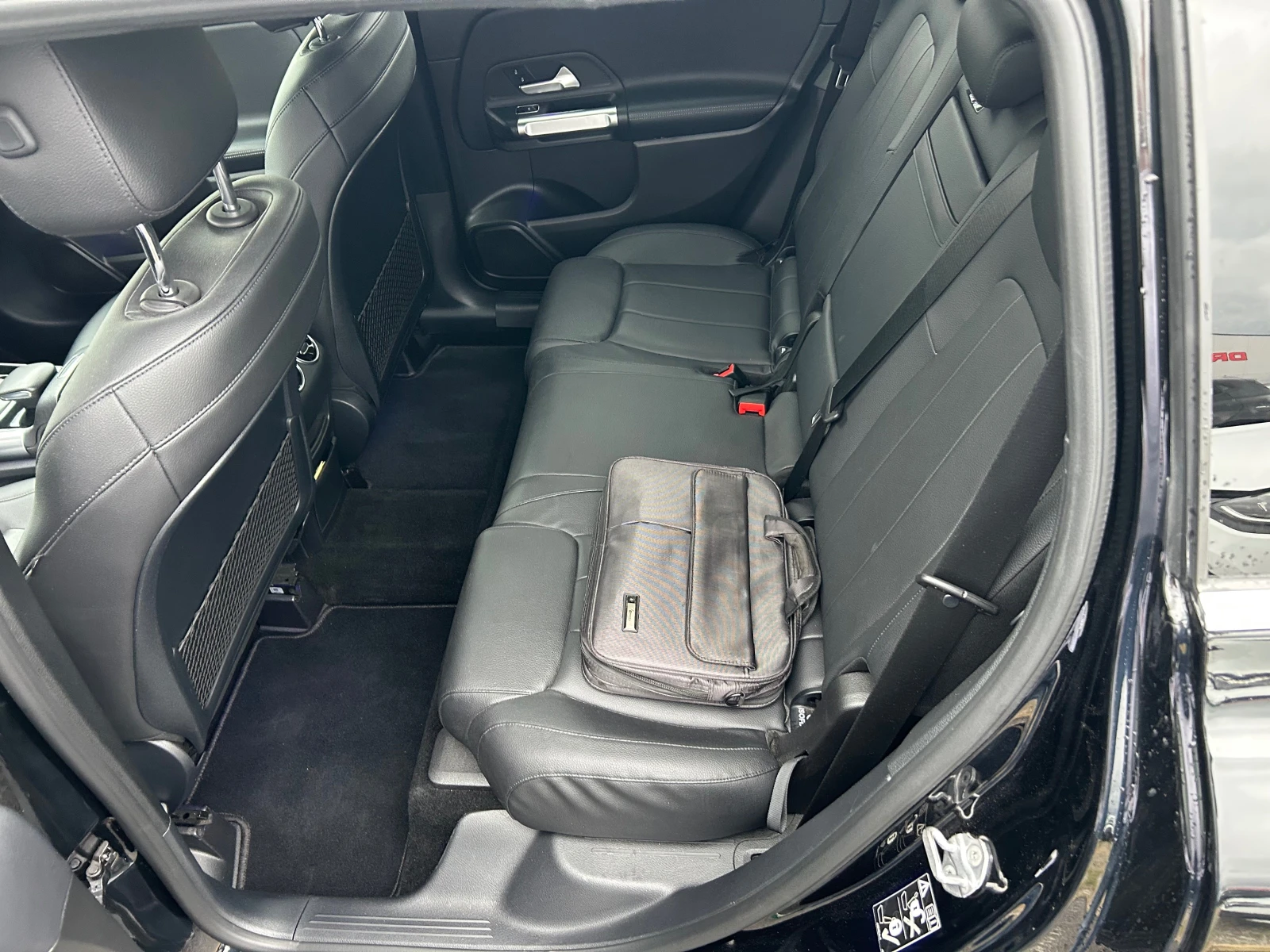 Mercedes-Benz GLB 250 4 MATIC, снимка 9 - Автомобили и джипове - 54750992