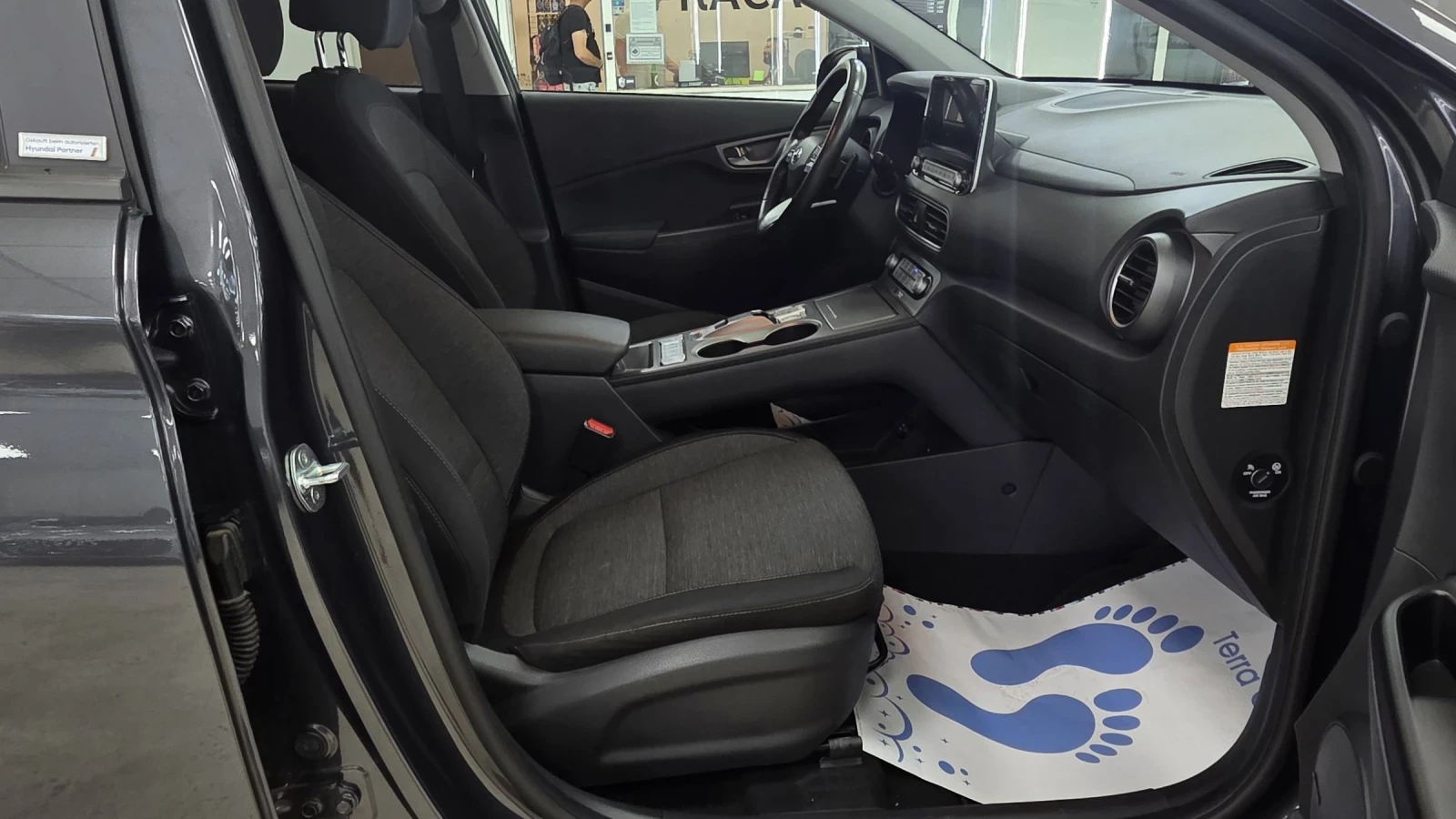 Hyundai Kona SOH99%/64KWh/ГАРАНЦИОННА, снимка 10 - Автомобили и джипове - 55095739