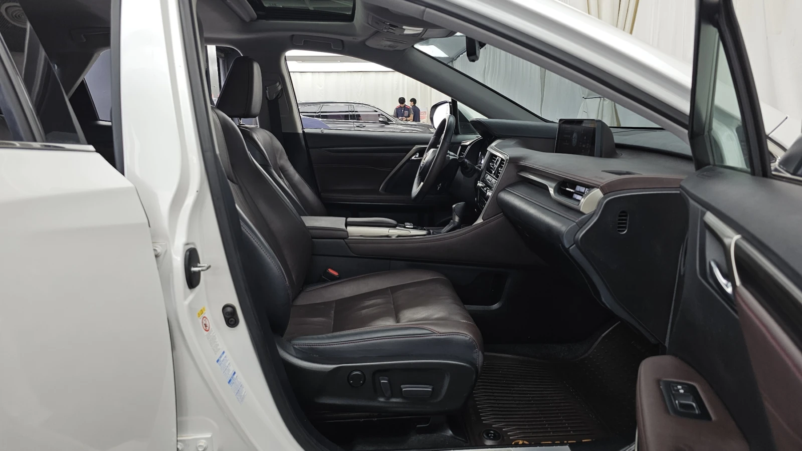 Lexus RX ЕЛ. БАГАЖНИК* BLIND SPOT* ЛЮК* КРАЙНА ЦЕНА, снимка 11 - Автомобили и джипове - 55367126