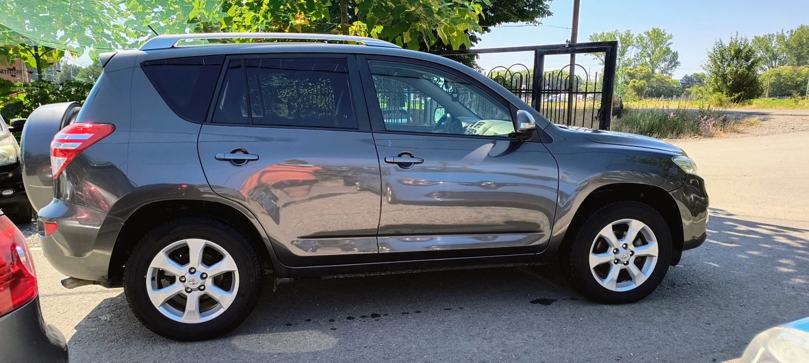 Toyota Rav4 2.2 D, снимка 4 - Автомобили и джипове - 56157605