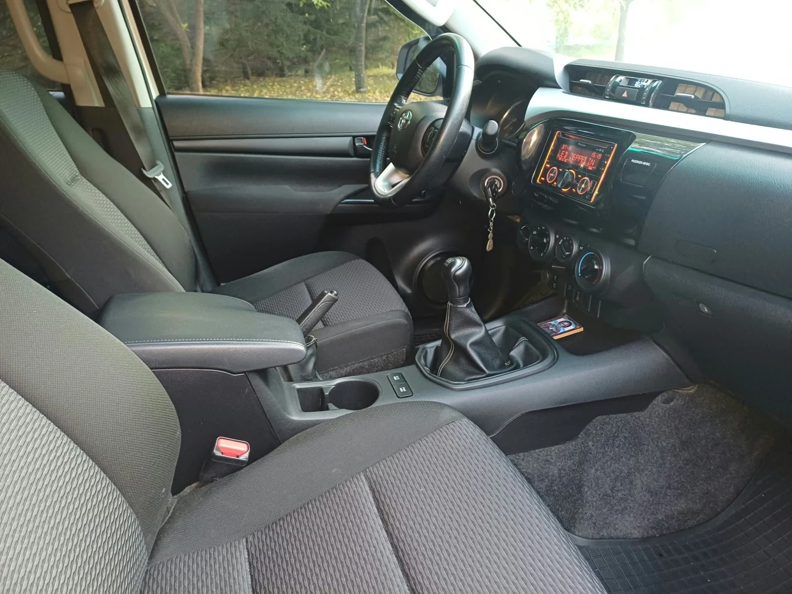 Toyota Hilux 99500KM, снимка 13 - Автомобили и джипове - 56376484