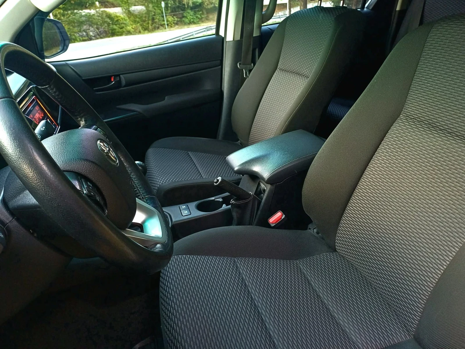 Toyota Hilux 99500KM, снимка 14 - Автомобили и джипове - 56376484