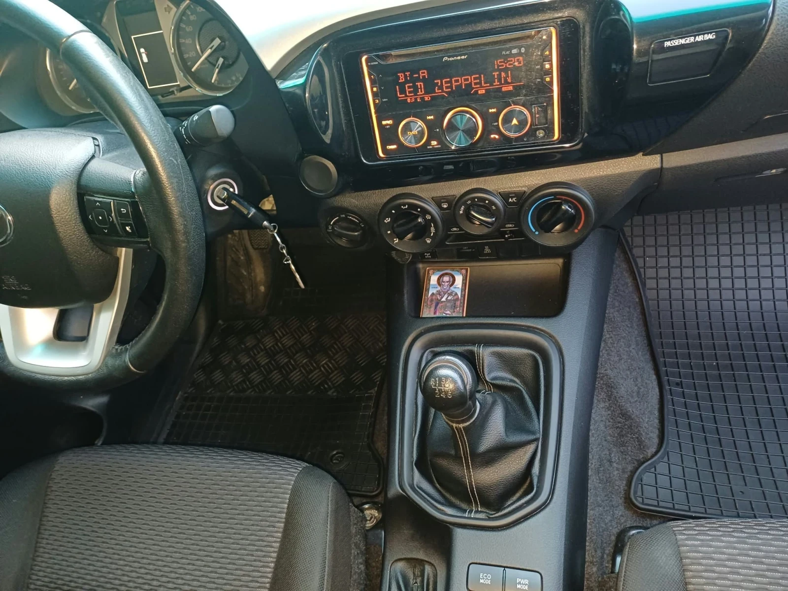 Toyota Hilux 99500KM, снимка 16 - Автомобили и джипове - 56376484