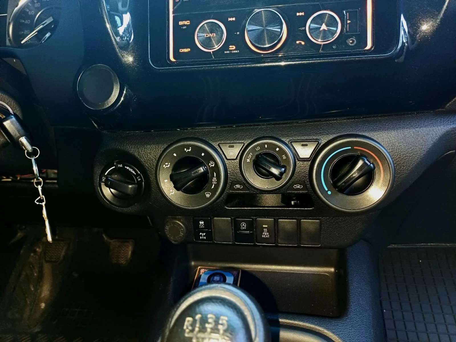 Toyota Hilux 99500KM, снимка 17 - Автомобили и джипове - 56376484