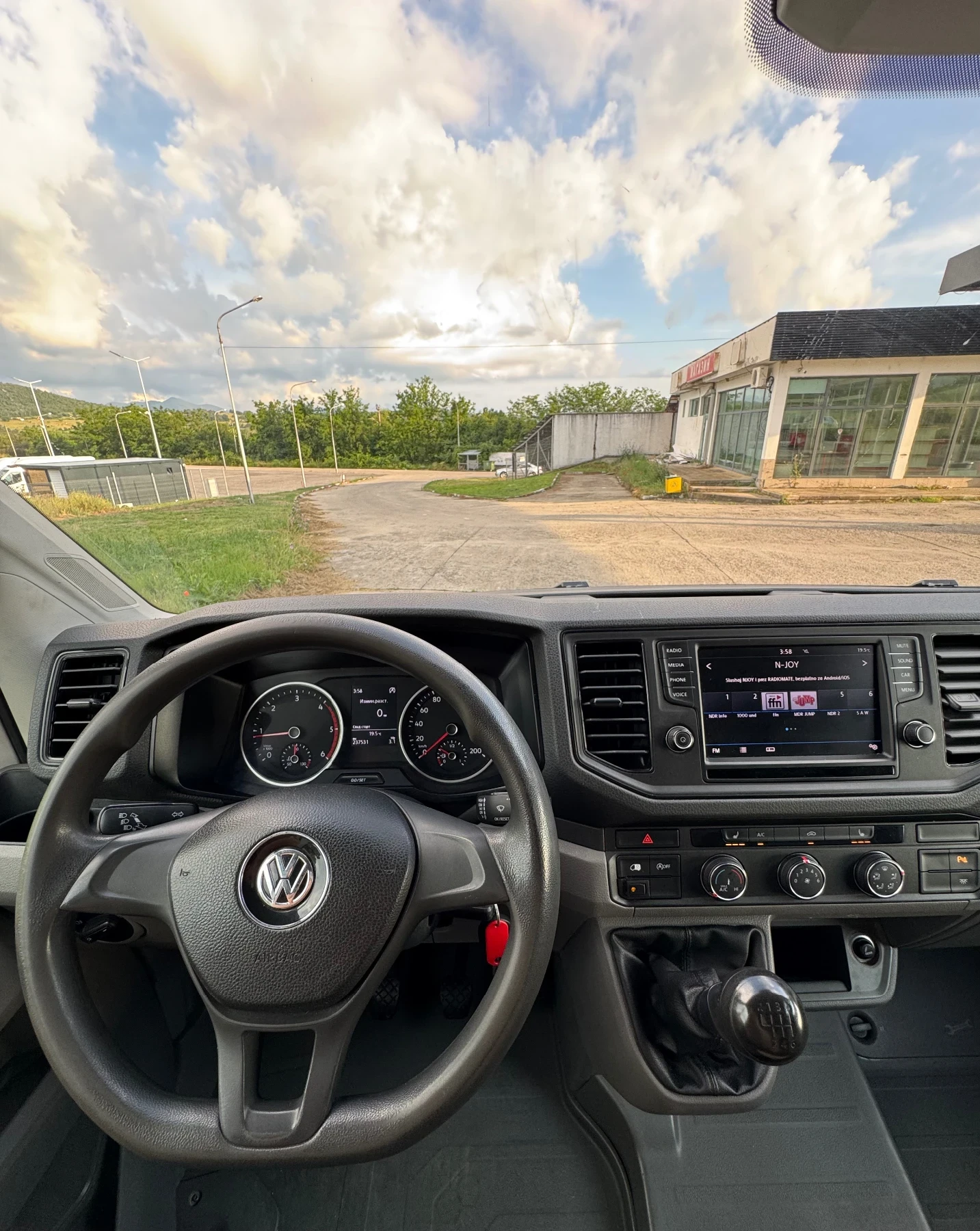 VW Crafter 2.0 TDI, Клима, Голямата Навигация! EURO 6, ТОП !, снимка 14 - Бусове и автобуси - 54795405