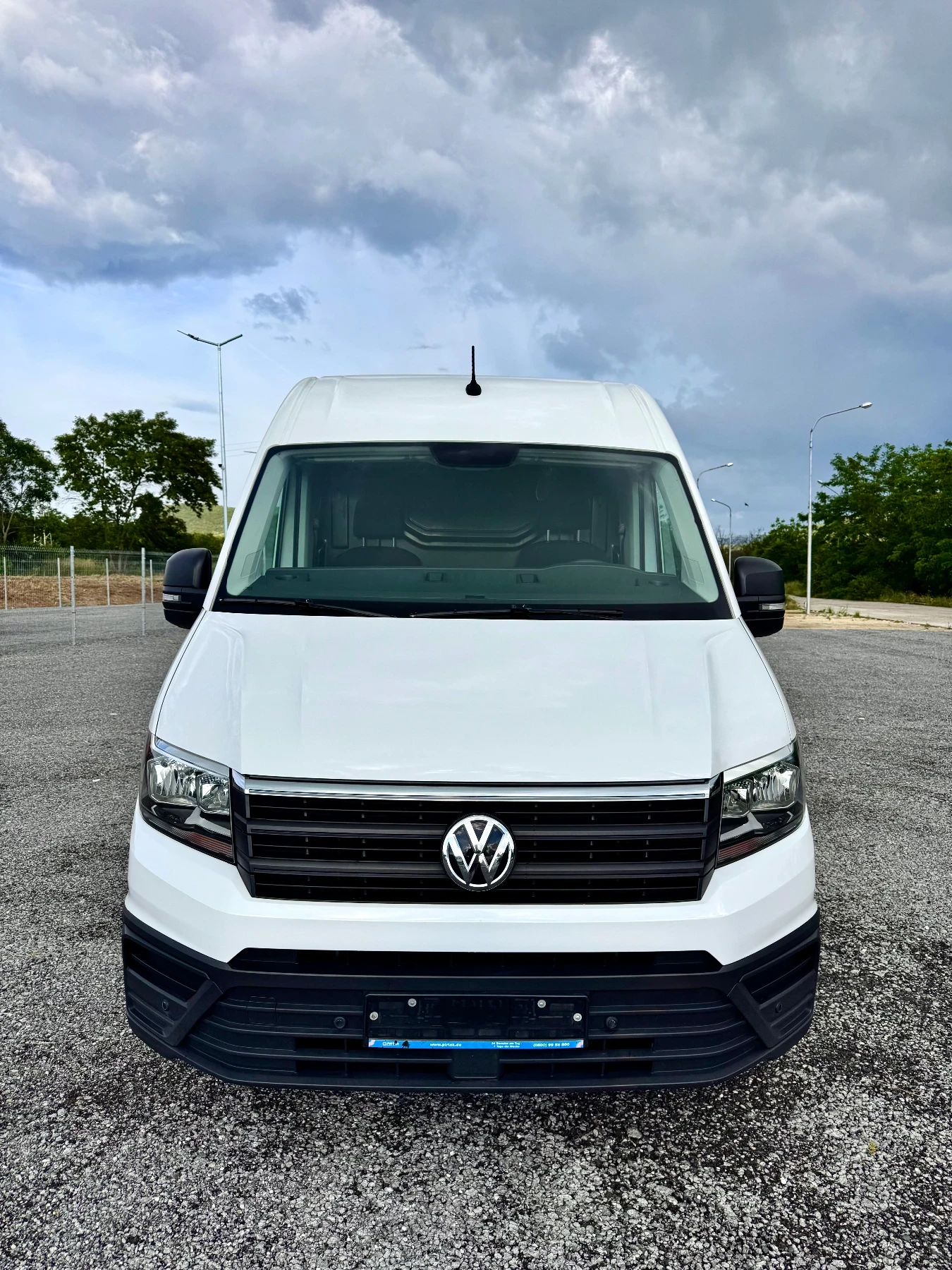 VW Crafter 2.0 TDI, Клима, Голямата Навигация! EURO 6, ТОП !, снимка 2 - Бусове и автобуси - 54795405