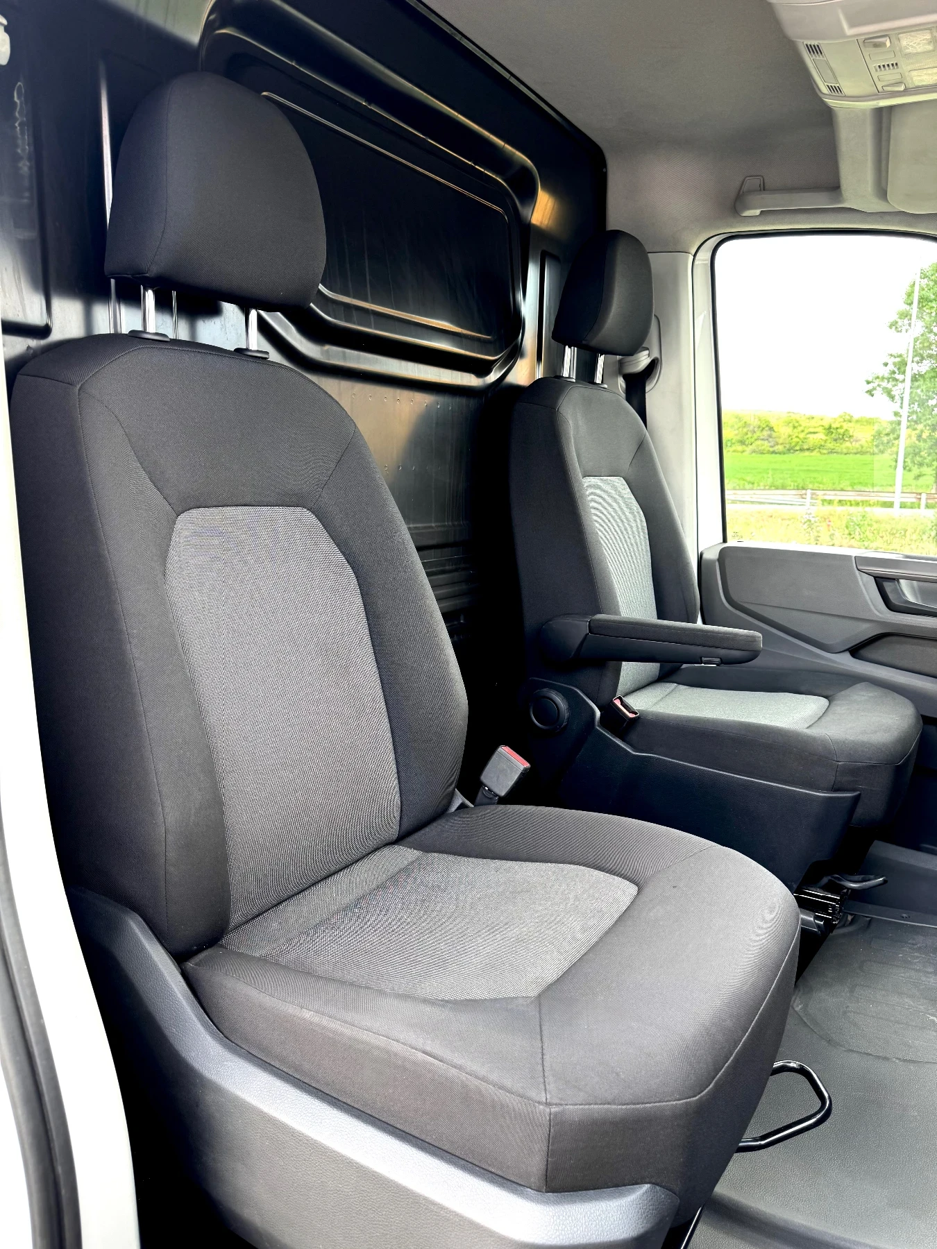 VW Crafter 2.0 TDI, Клима, Голямата Навигация! EURO 6, ТОП !, снимка 17 - Бусове и автобуси - 54795405