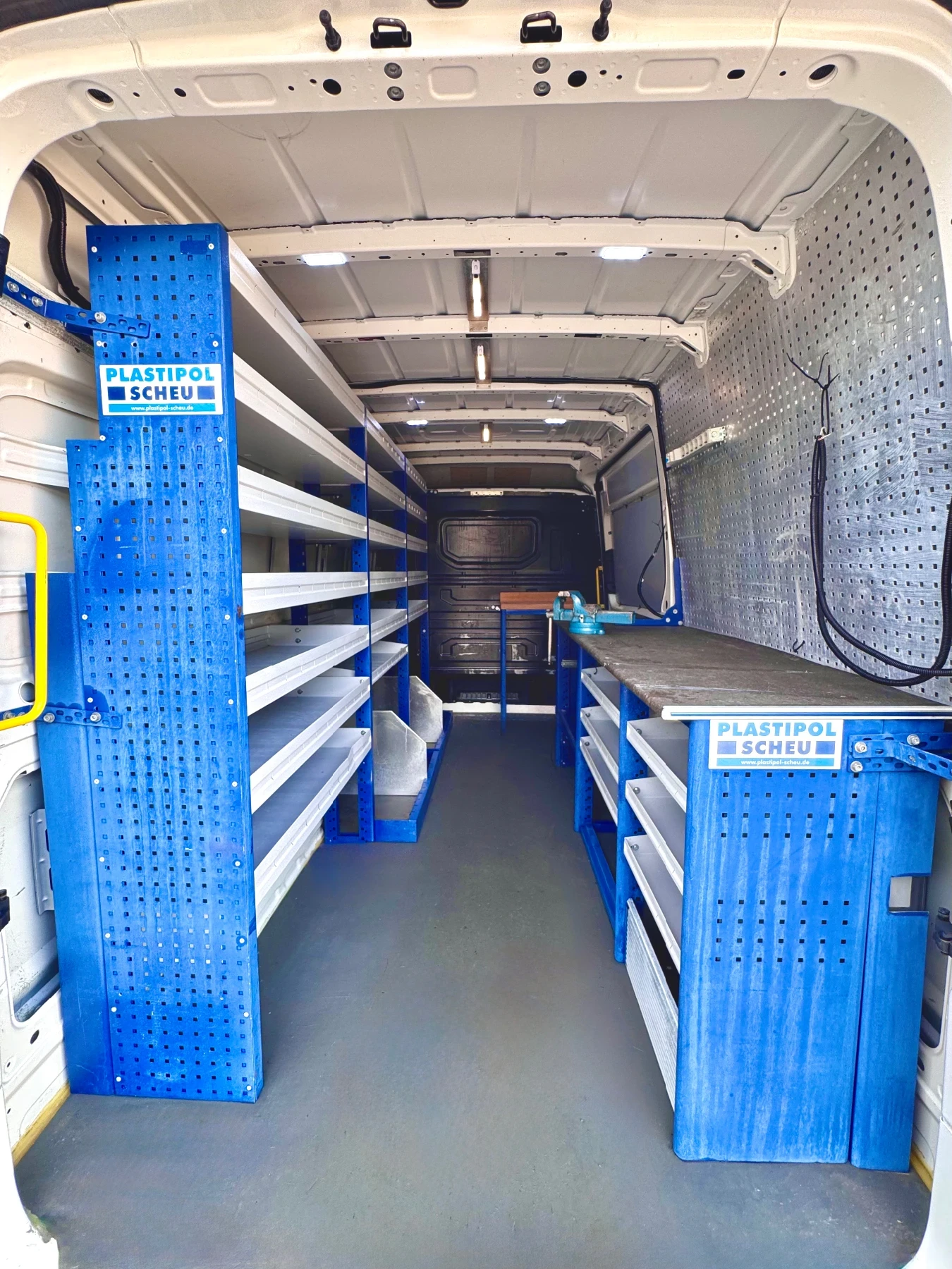 VW Crafter 2.0 TDI, Клима, Голямата Навигация! EURO 6, ТОП !, снимка 10 - Бусове и автобуси - 54795405