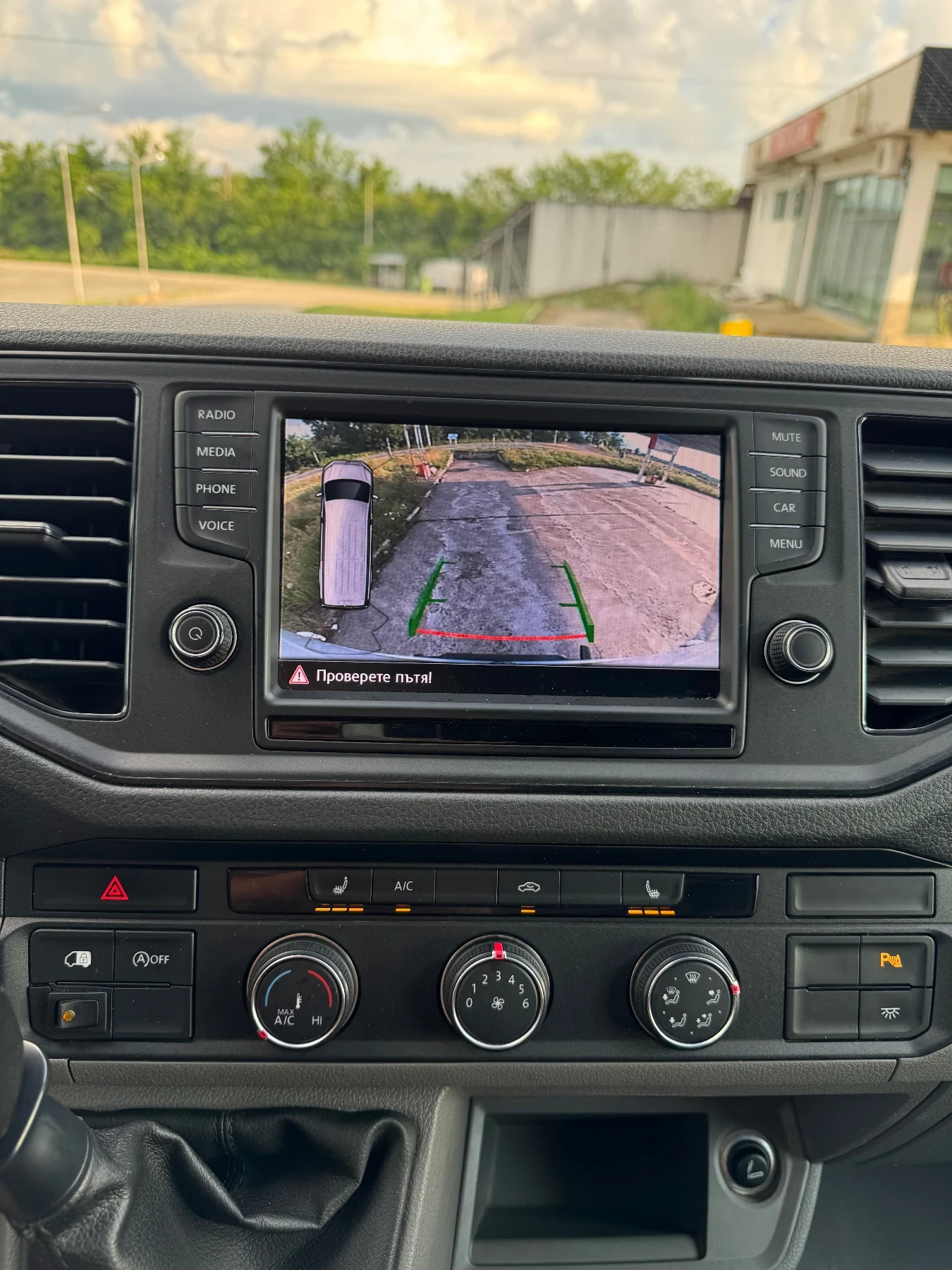 VW Crafter 2.0 TDI, Клима, Голямата Навигация! EURO 6, ТОП !, снимка 15 - Бусове и автобуси - 54795405